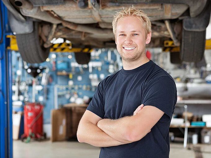 KFZ-Mechatroniker (m/w/d) KFZ-Mechatroniker (m/w/d)